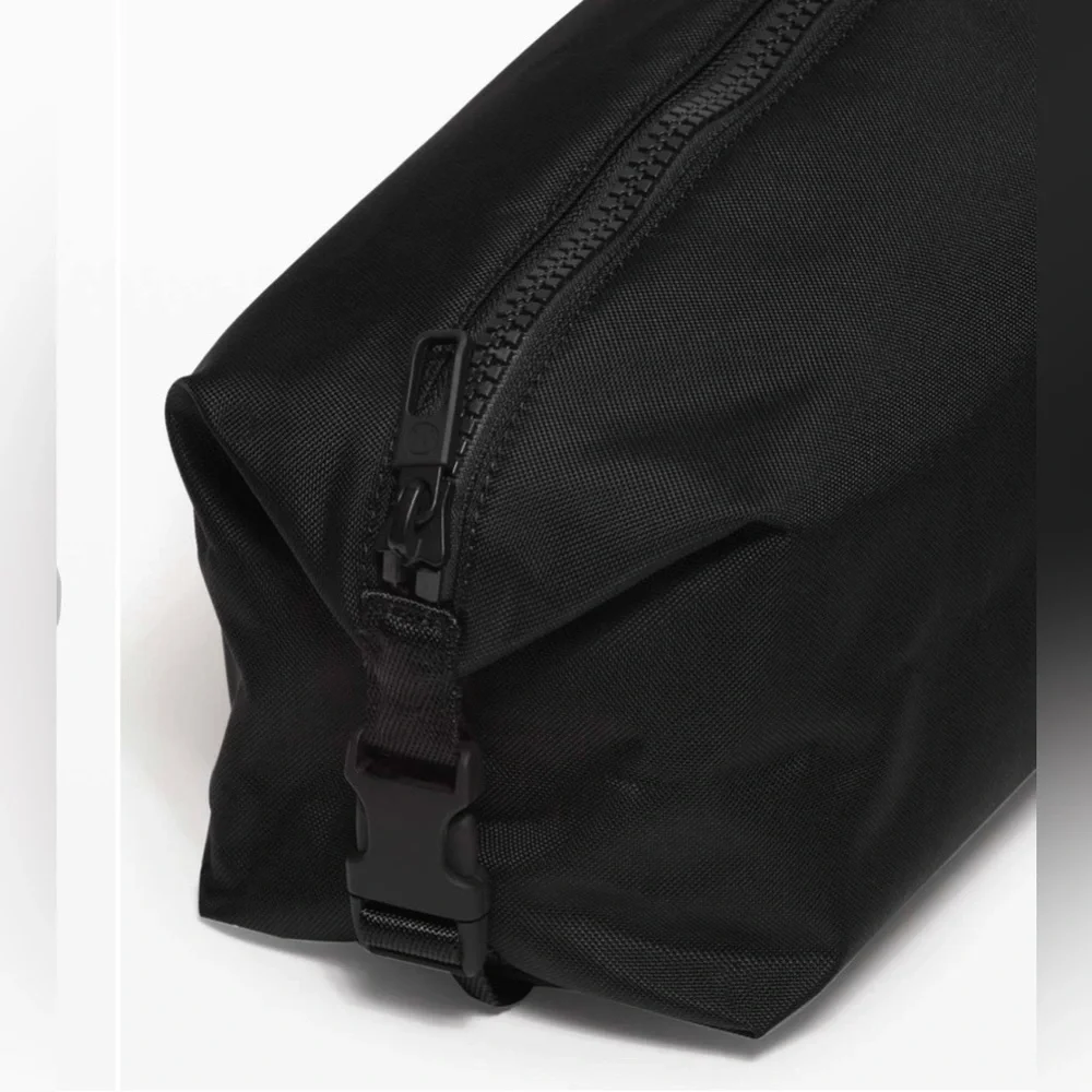 Lululemon Command The Day Kit *5L, Black (Fourth Release) - Picture 3 of 11